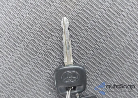 2005 Toyota Camry Le z USA, uszkodzony, nr VIN 4T1BE32K75U956775